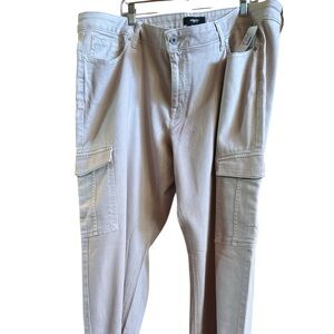 Maurice’s Edgely New With Tags Pale Pink Denim Cargo Relaxed Jeans Size‎ 24W